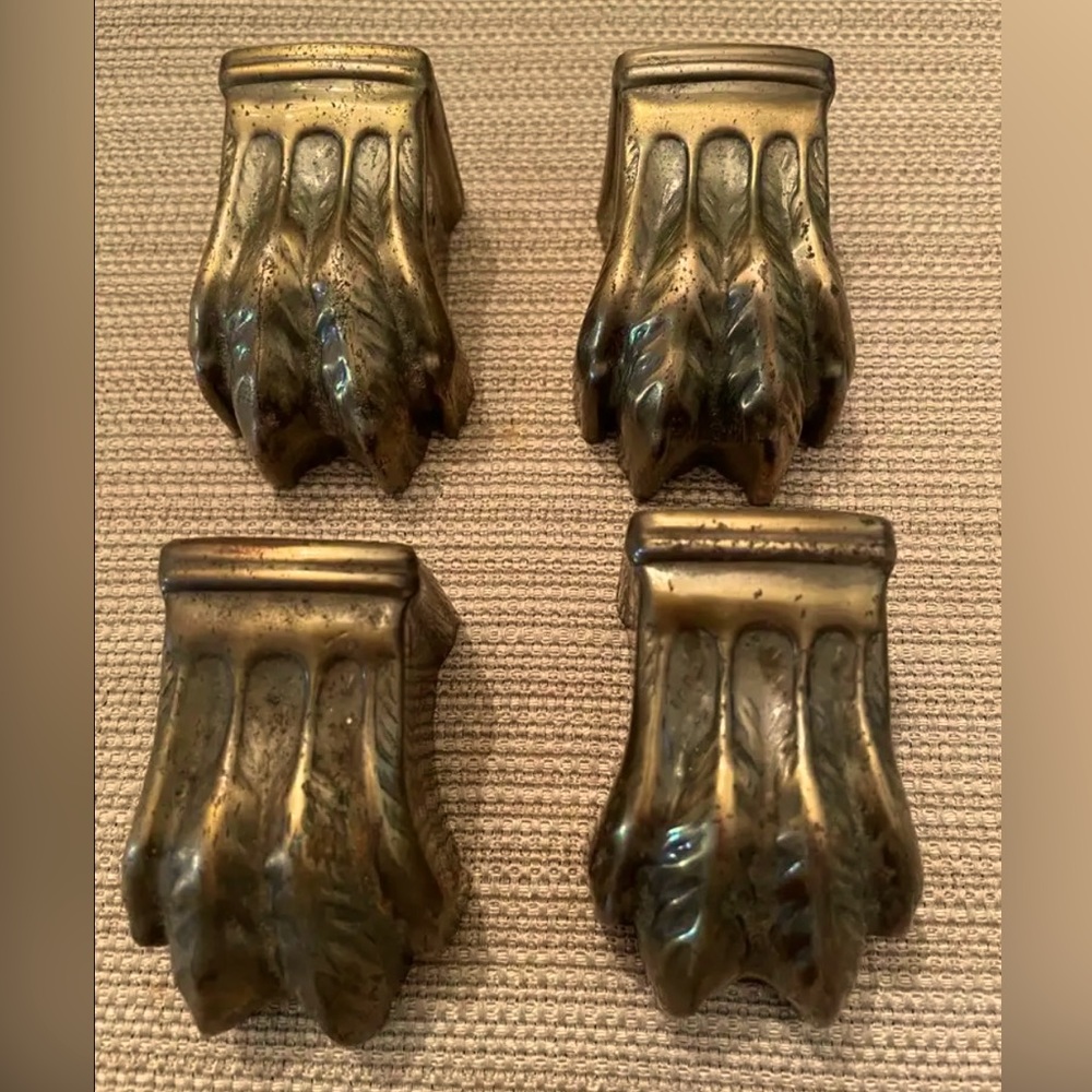 4 Antique Lion Style Table Paws